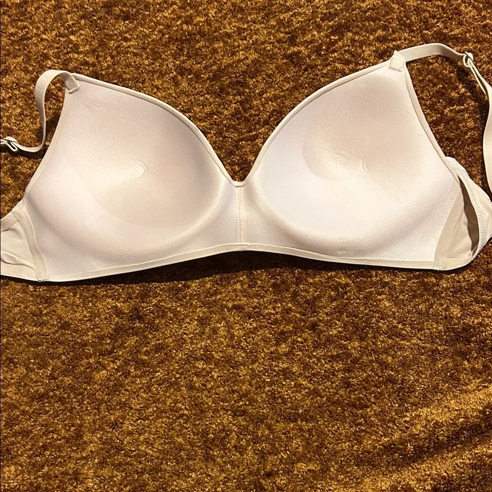 PINK Victoria's Secret Cream Bra